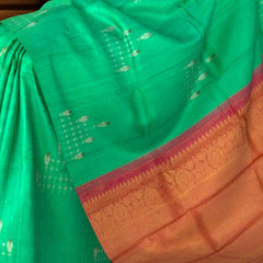 Elegant Sea Green Kanchipuram Silk Saree with Borderless Motif Design