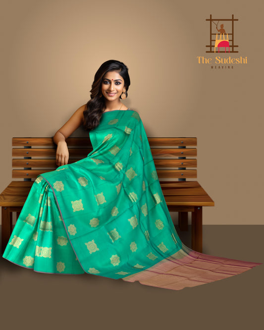 Rama Green Borderless Tomato Pink Pallu Square Butta Kanchipuram Silk Saree