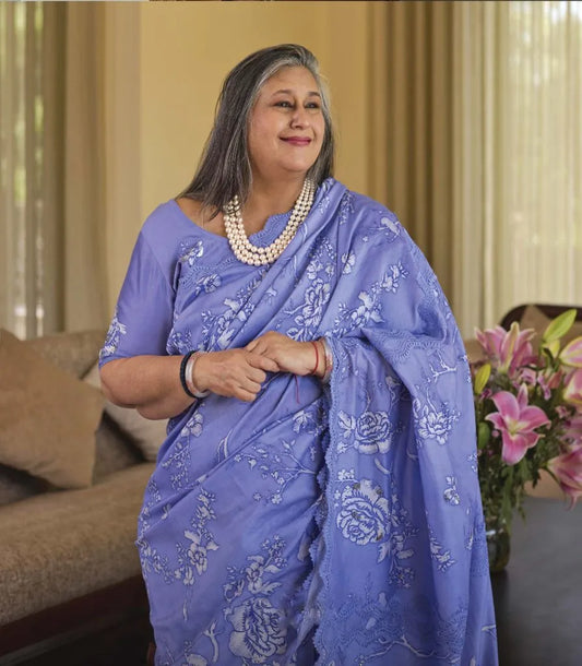 Saree Power Turns Heads in NYC: Desi Aunties Applaud Traditional Look