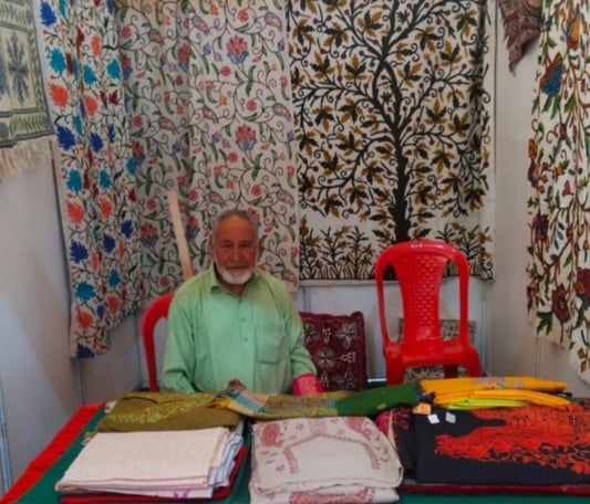 Hathkargha Mela Kicks Off at Kashmir Haat, Celebrating J&K’s Rich Handloom Legacy