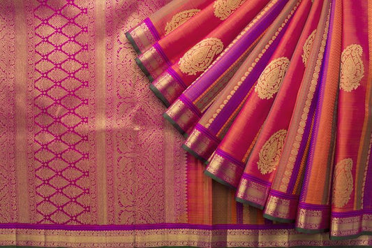 The Timeless Elegance of the 8-Yard Saree