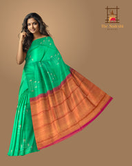 Elegant Sea Green Kanchipuram Silk Saree with Borderless Motif Design