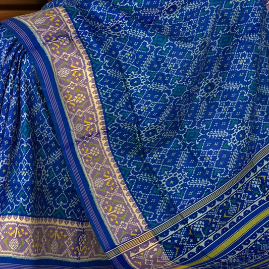 Green Blue Manekchowk Border Pallu Ghughro (White Design) Single Ikat Rajkot Patola Saree